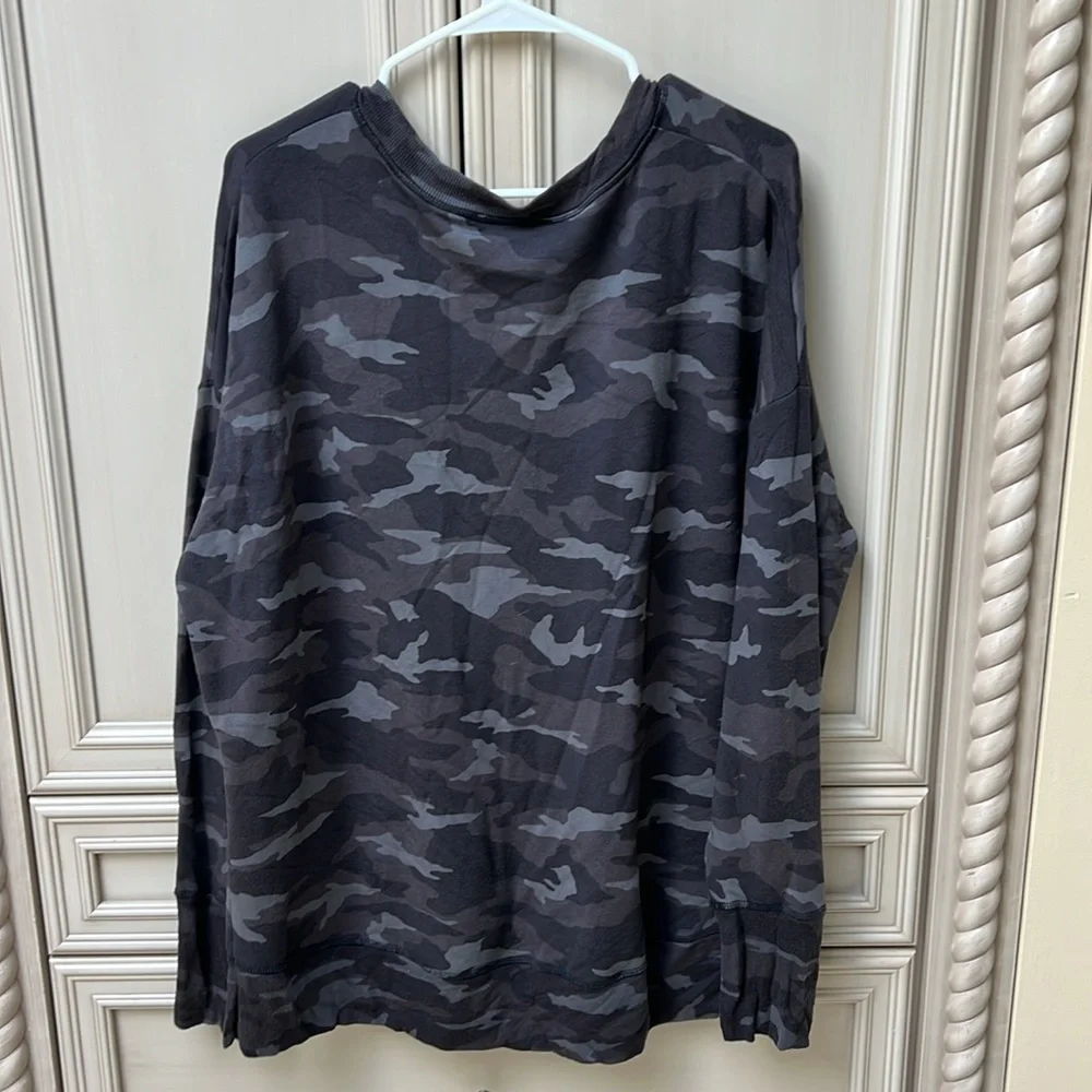 Athleta camo sweatshirt - Picture 2 of 6